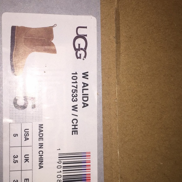 UGG - Picture 5 of 5